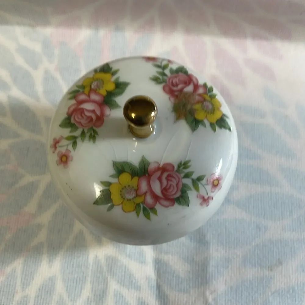 Vintage Beautiful Round Trinket Container - Picture 2 of 7